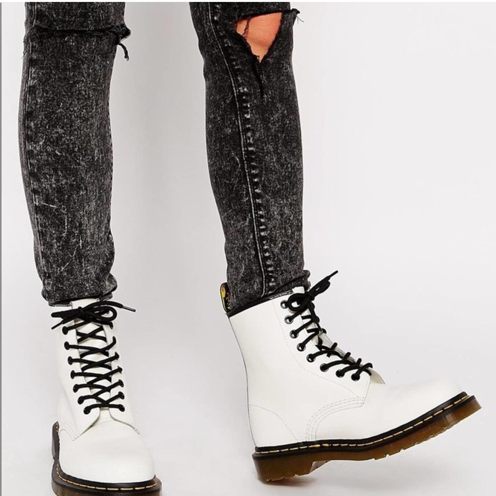 Dr. Martens Zavala White Genuine Leather Lace Up Combat Boots Size 7 / 38